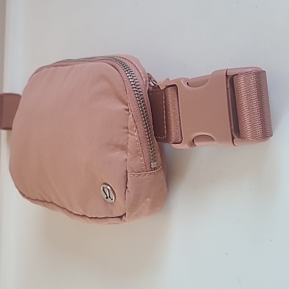 Lululemon Everywhere Belt Bag 1L Pastel Pink - Picture 9 of 14